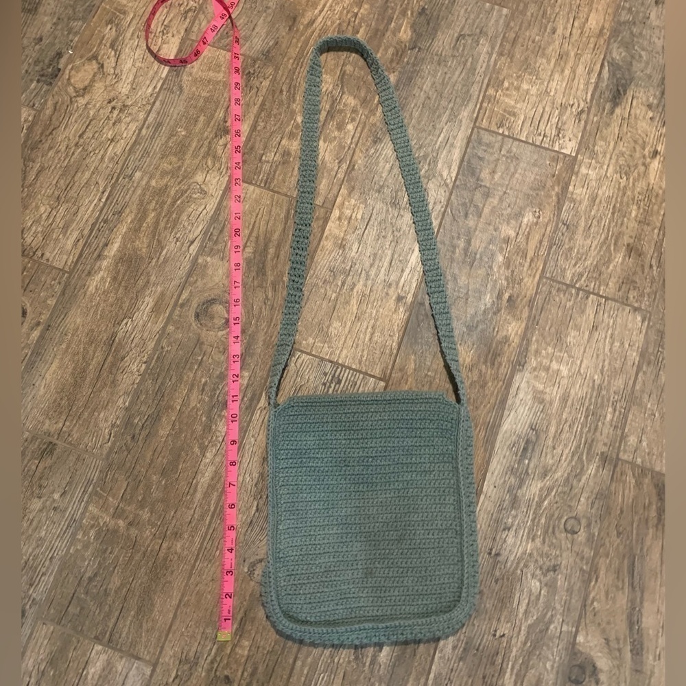Handmade green and white crochet crossbody bag with closure - Picture 5 of 5